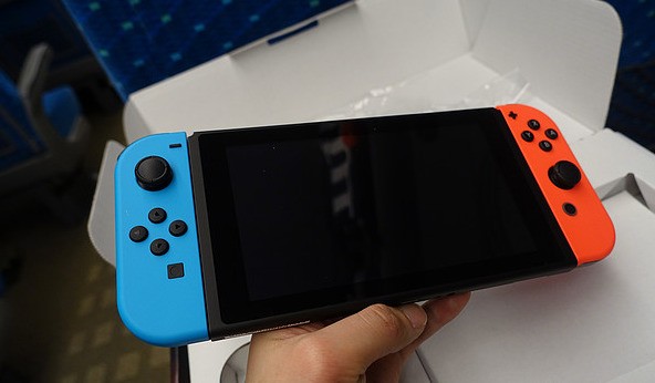 手机注入Switch,当游戏机被遥控改写命运 手机注入Switch,当游戏机被遥控改写命运