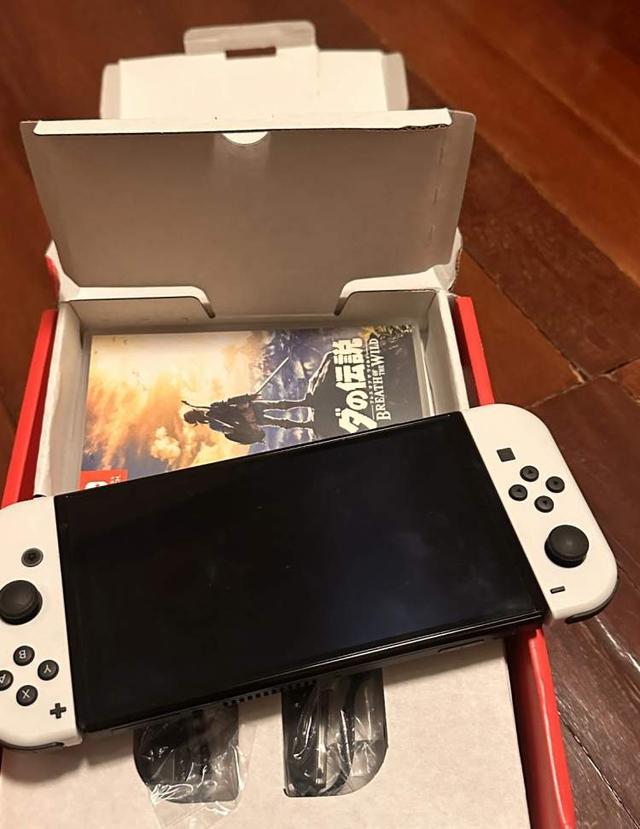 她说自己switch，我以为是游戏机，直到她把手机递过来